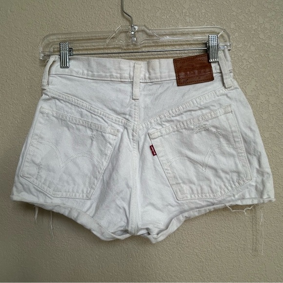 Levi’s 501 Women’s W25 White Distressed Cutoff Denim Shorts Raw Hem Button Fly - Picture 4 of 10